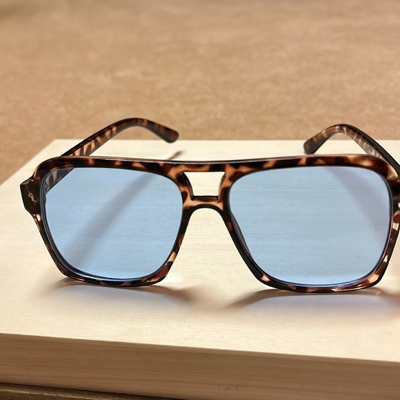 Accessories - Brown sunglasses with Blue Lens